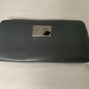 LARGE MICHAEL KORS WALLET